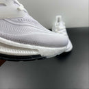 Tênis UltraBoost Light 'Triple White' GY9350